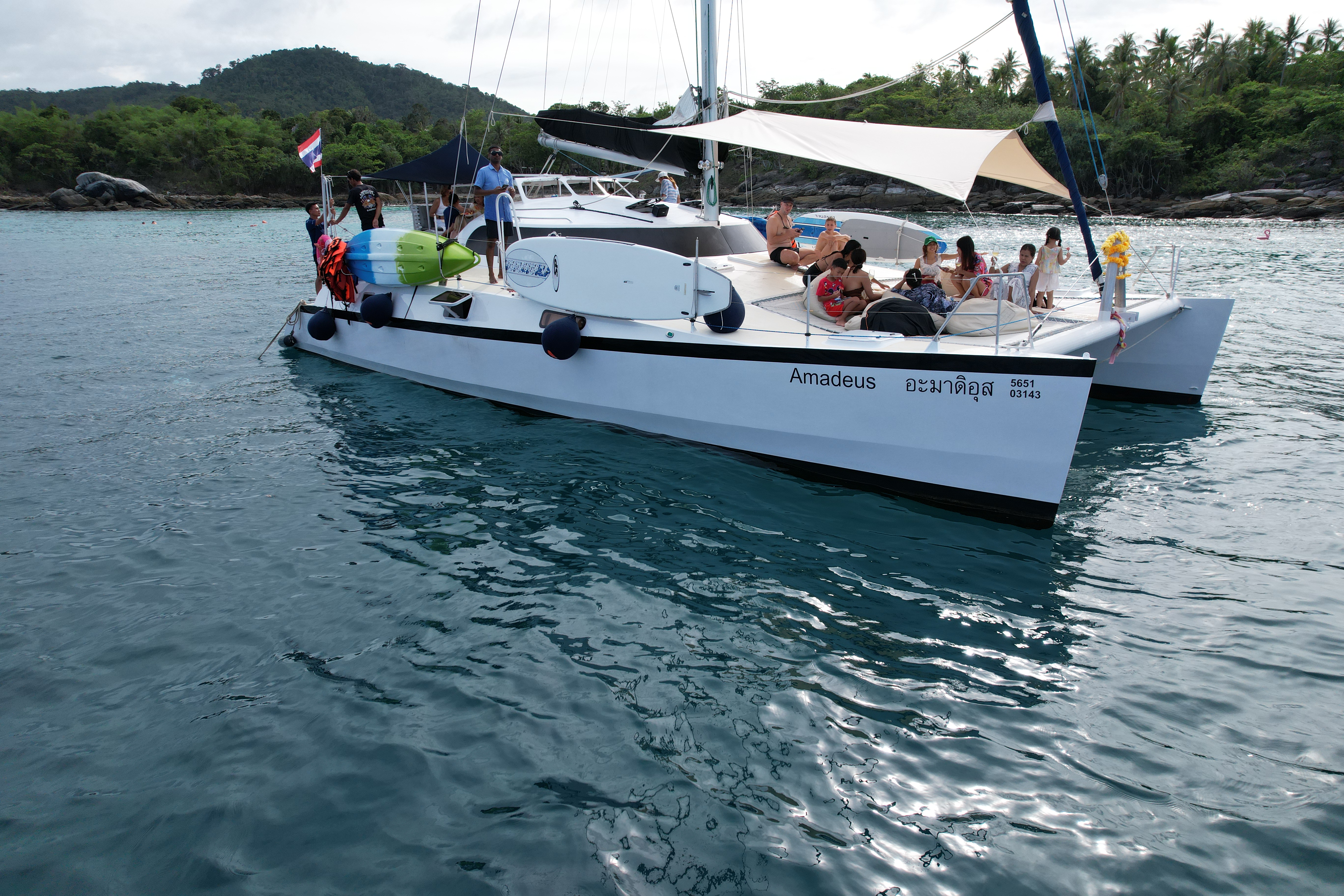 Stable Twin-Hulled Sailing Design